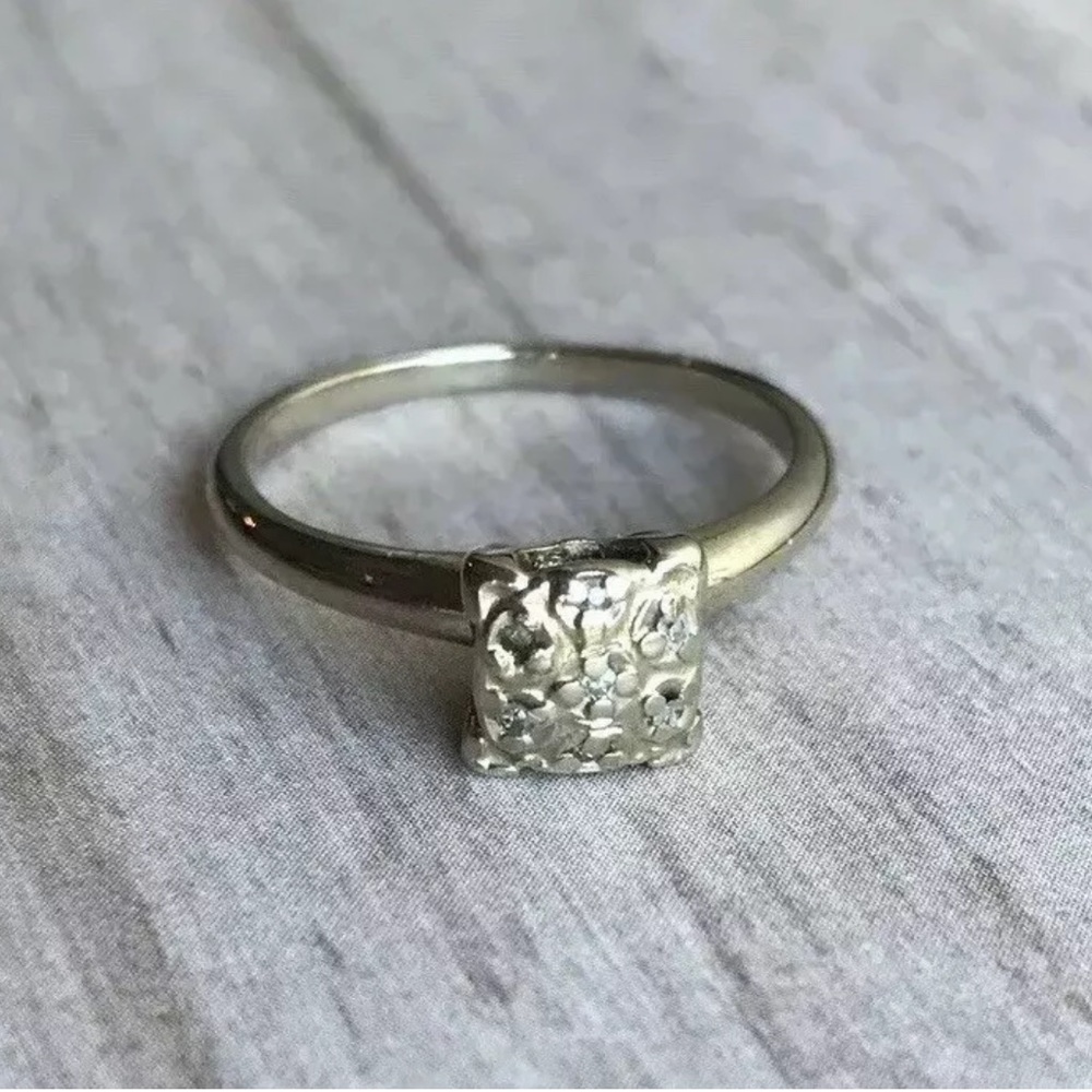 Vintage 10KT White Gold Ring size 6.5 (B3)